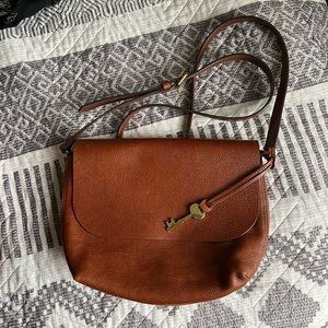 Fossil leather crossbody bag- very good condition